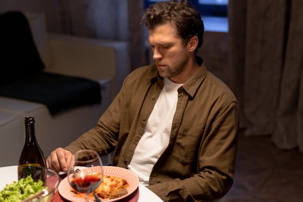 How to stop boredom eating, man sitting at the table eating